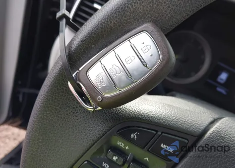 2019 Hyundai Tucson Value z USA, uszkodzony, nr VIN KM8J3CA40KU993151